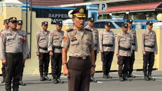 Kapolres Lahat Pimpin Upacara Kenaikan Pangkat Pengabdian Kompol Mastoni, SH